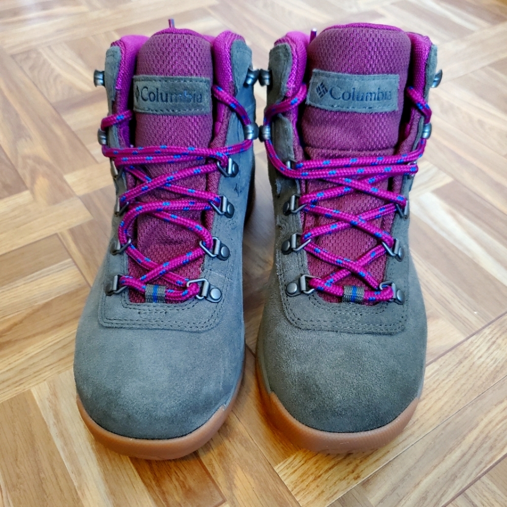 Columbia Newton Ridge hiking boots size 8